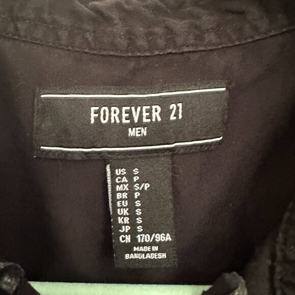 Forever 21 Men's Short Sleeve Shirt  Size Small  No holes or stains  In good use - Picture 3 of 5